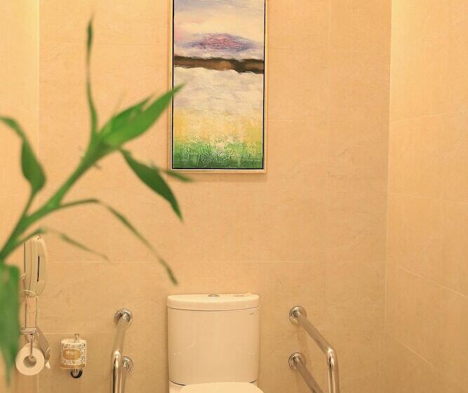 חדר סטנדרט מותאם לאדם עם מוגבלויות, Ramada Longyan
