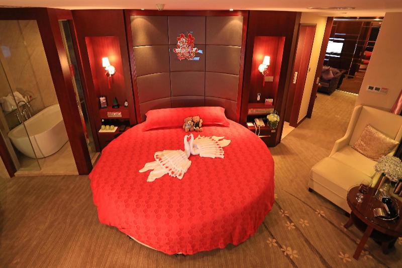 מיטת קינג בסוויטה, Ramada Longyan