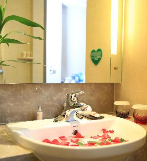 חדר סטנדרט עם מיטת קינג, Ramada Longyan