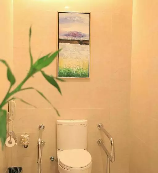 Standard-invahuone, Ramada Longyan