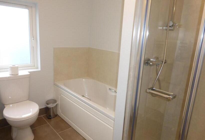 חדר סטנדרט יחיד, Ryan S