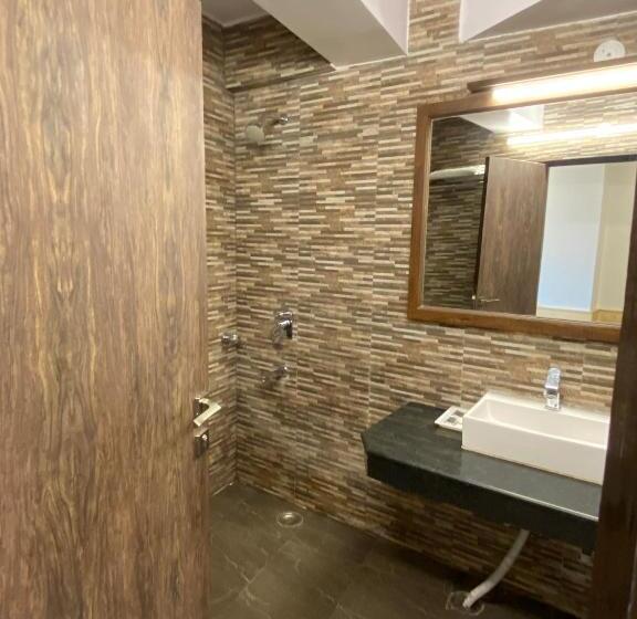 Camera Standard Vista Montagna, Silverine