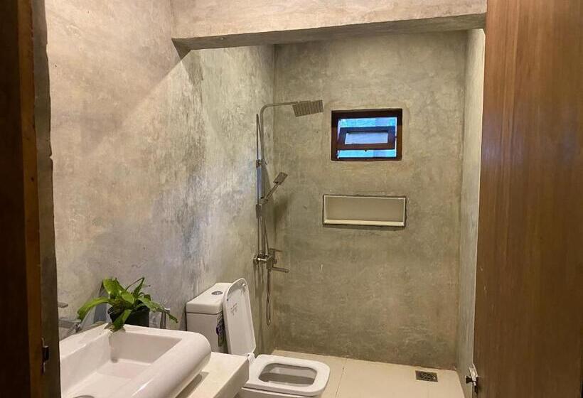 スタンダード4人部屋, Agastyā