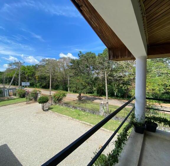 ファミリールーム, Agastyā