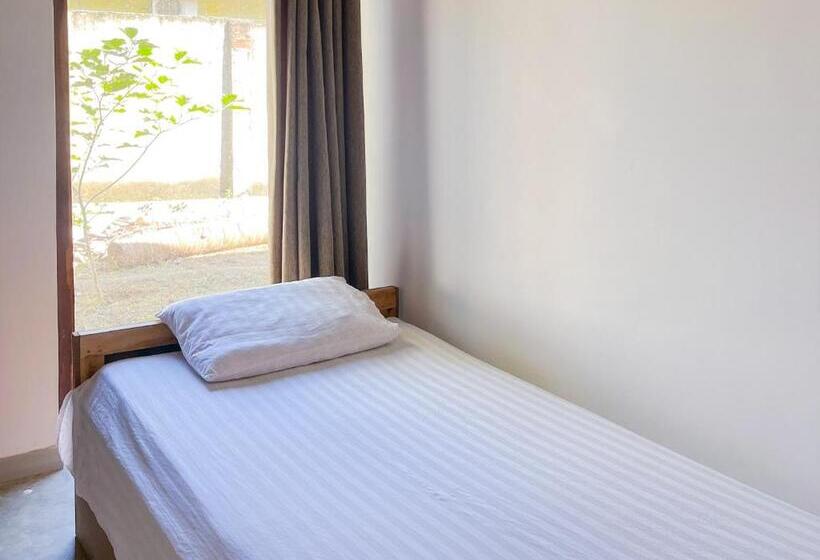 חדר סטנדרט לשלושה, Agastyā