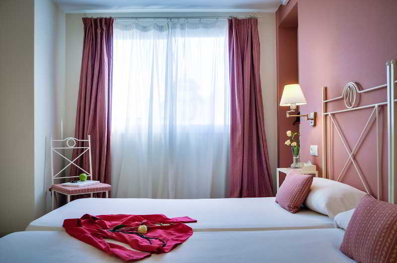 اتاق استاندارد سه نفره, El Nogal Casa