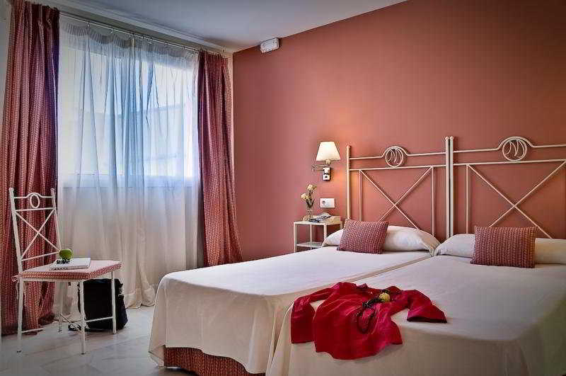 اتاق استاندارد سه نفره, El Nogal Casa