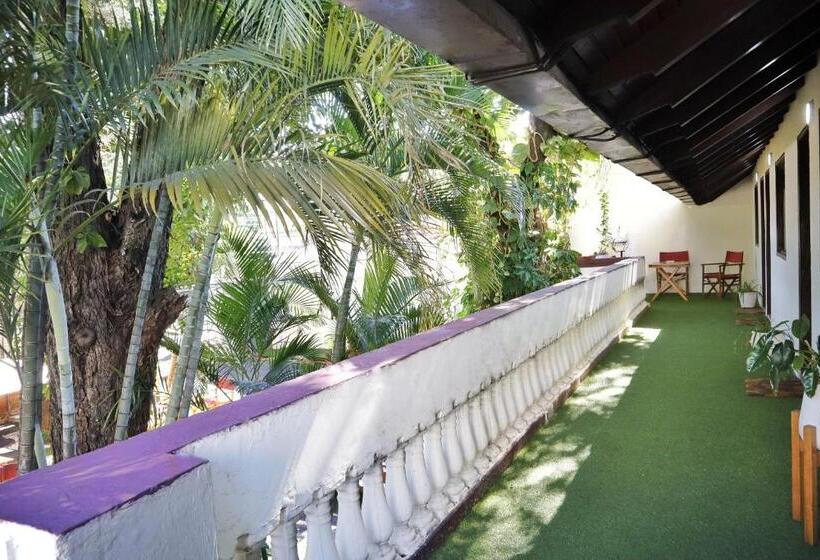 اتاق استاندارد سه نفره, El Nogal Casa