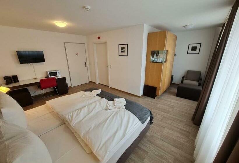 חדר דלוקס, Check Inn Hotels   Offenbach