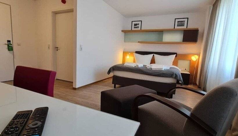 חדר דלוקס, Check Inn Hotels   Offenbach