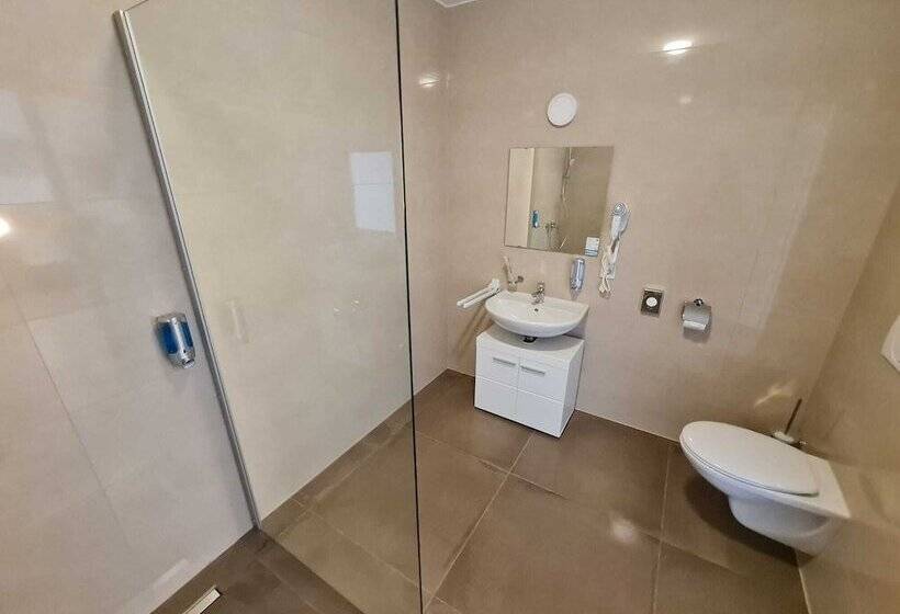 חדר דלוקס, Check Inn Hotels   Offenbach