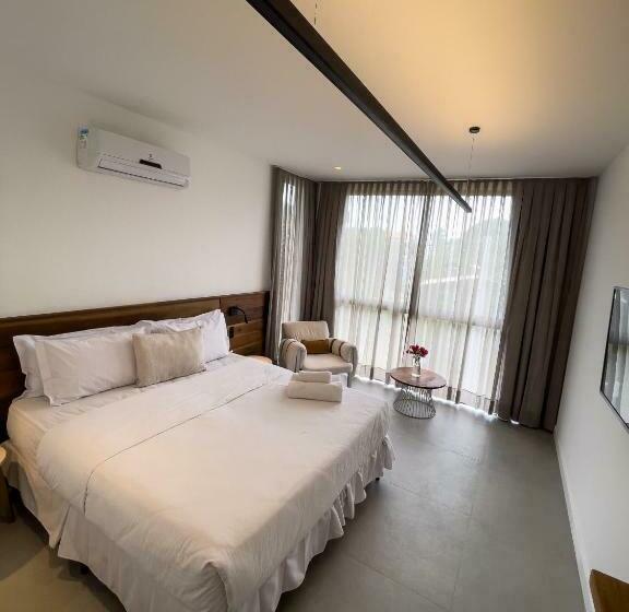 جناح ديلوكس, Triângulo Noronha