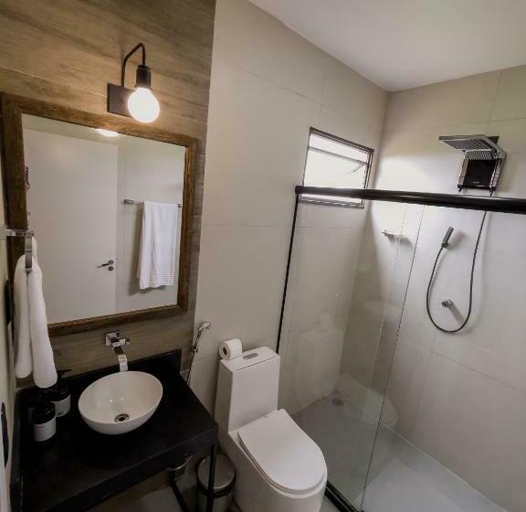 جناح ديلوكس, Triângulo Noronha