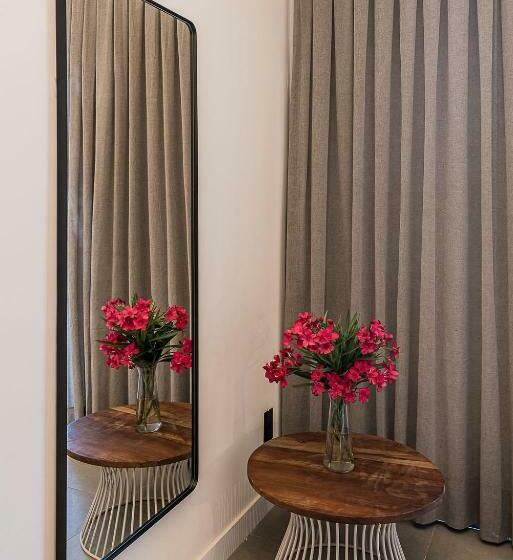 جناح ديلوكس, Triângulo Noronha