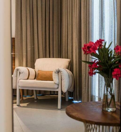 جناح ديلوكس, Triângulo Noronha