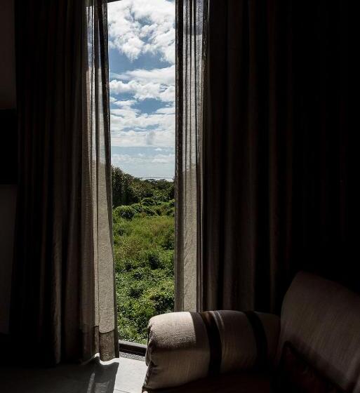 جناح ديلوكس, Triângulo Noronha