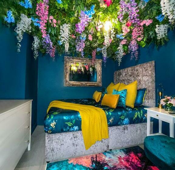 带1个卧室的公寓, The Ultimate Hen Suite With Bar & Makeup Room