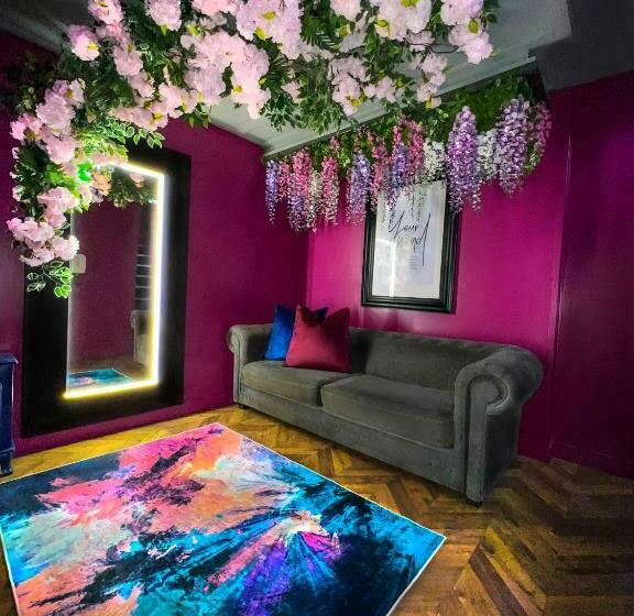 带1个卧室的公寓, The Ultimate Hen Suite With Bar & Makeup Room