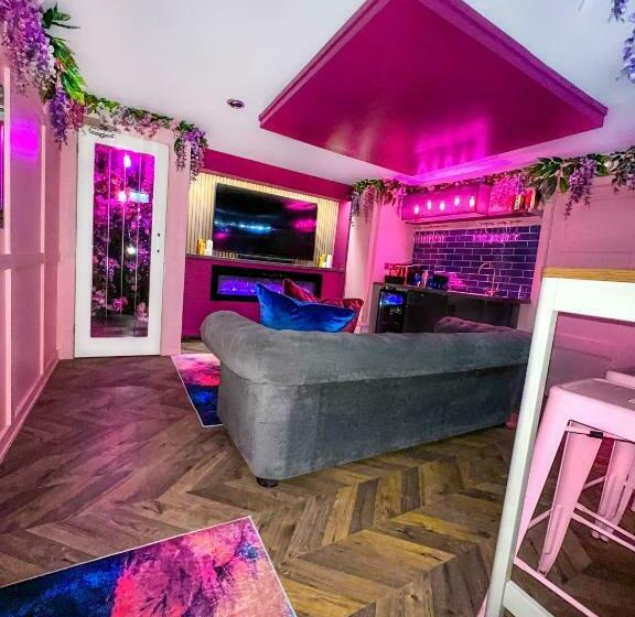 带1个卧室的公寓, The Ultimate Hen Suite With Bar & Makeup Room