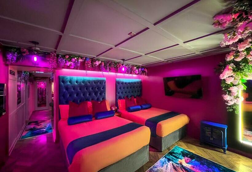 带1个卧室的公寓, The Ultimate Hen Suite With Bar & Makeup Room