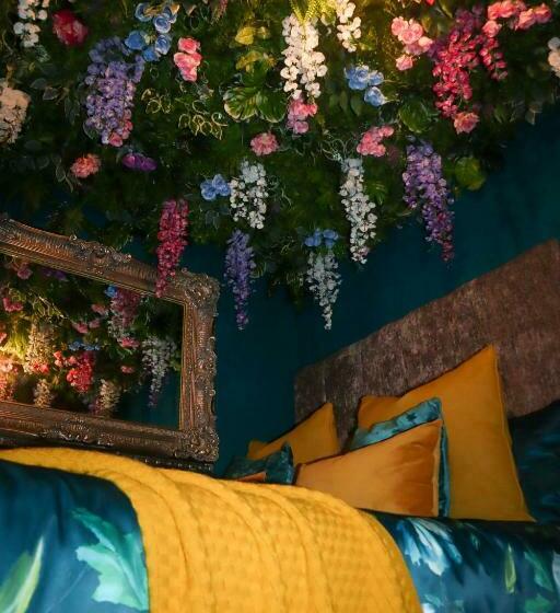 带1个卧室的公寓, The Ultimate Hen Suite With Bar & Makeup Room