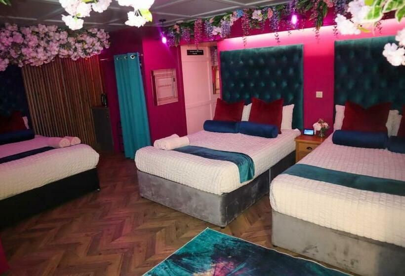 Апартаменты 1 Спальня, The Ultimate Hen Suite With Bar & Makeup Room