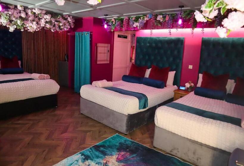 带1个卧室的公寓, The Ultimate Hen Suite With Bar & Makeup Room