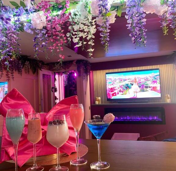 带1个卧室的公寓, The Ultimate Hen Suite With Bar & Makeup Room