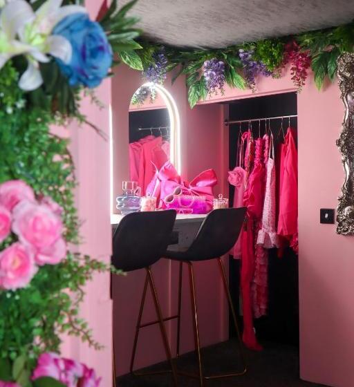 带1个卧室的公寓, The Ultimate Hen Suite With Bar & Makeup Room