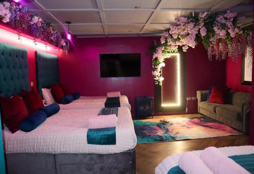 带1个卧室的公寓, The Ultimate Hen Suite With Bar & Makeup Room