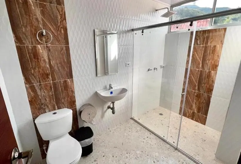 Standard Kolmen Hengen Huone, Hospedaje Lycaste