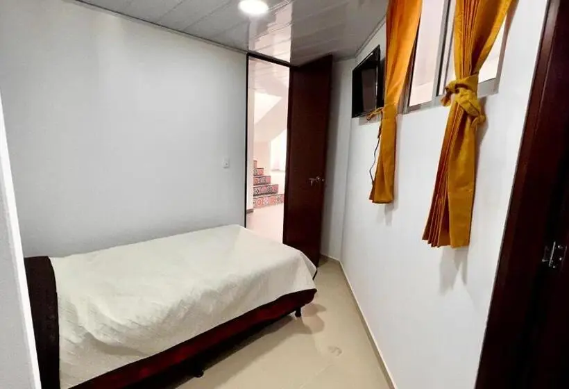 Standard Yhden Hengen Huone, Hospedaje Lycaste