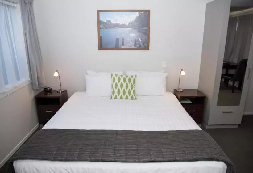 آپارتمان 2 خوابه, Arena Court Motel