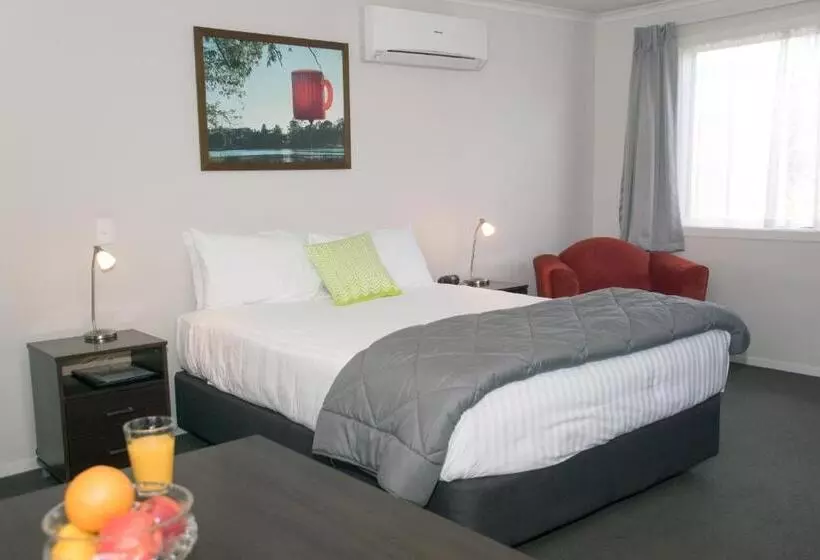 استودیوی استاندارد, Arena Court Motel