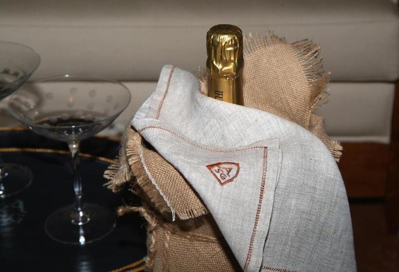 جناح ديلوكس, Abbadia San Giorgio