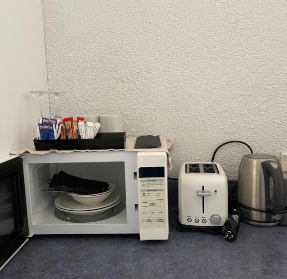 带大床的豪华间, Albert Park Motor Inn King Beds Pool Shaded Parking