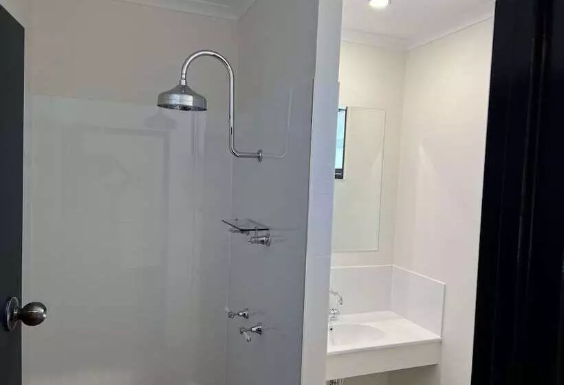 デラックスルーム, Albert Park Motor Inn King Beds Pool Shaded Parking