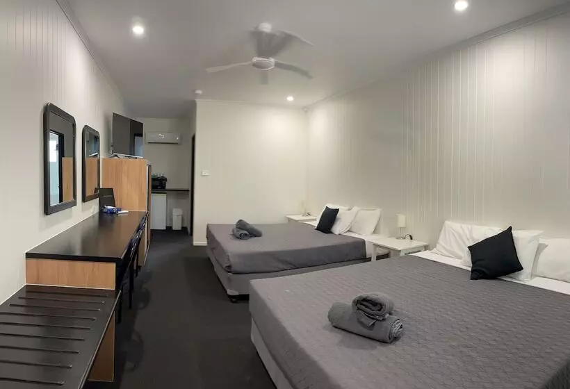 デラックスルーム, Albert Park Motor Inn King Beds Pool Shaded Parking