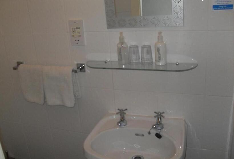 חדר משפחתי, Beeches