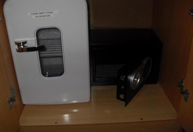 חדר משפחתי, Beeches