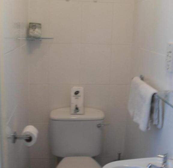 חדר משפחתי, Beeches