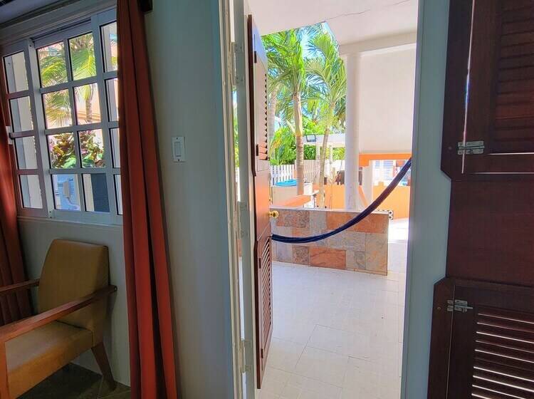 标准间带游泳池, Island Magic Beach Resort