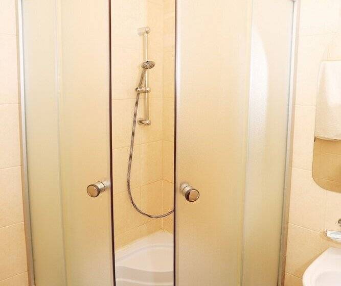 חדר סטנדרט, Maria