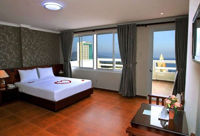 اتاق لوکس با چشم‌انداز شهر, Nice Swan