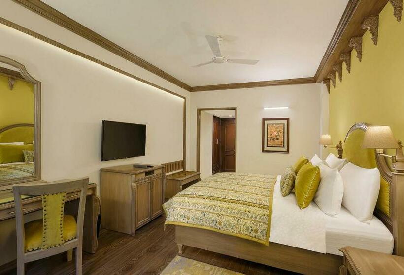 身障者適用クイーンサイズベッドルーム, Ramada By Wyndham Mussoorie Mall Road