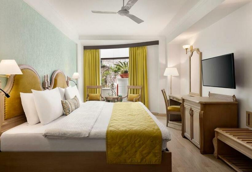 身障者適用クイーンサイズベッドルーム, Ramada By Wyndham Mussoorie Mall Road