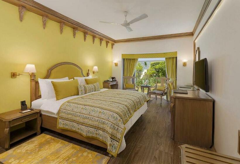 اتاق استاندارد با تخت دو نفره بزرگ برای معلولان, Ramada By Wyndham Mussoorie Mall Road