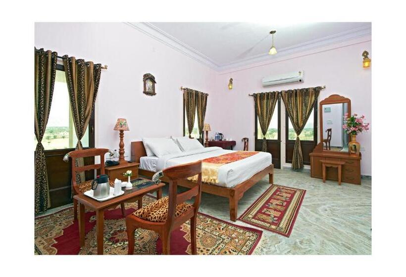 Номер Deluxe, Satyam Palace Resort