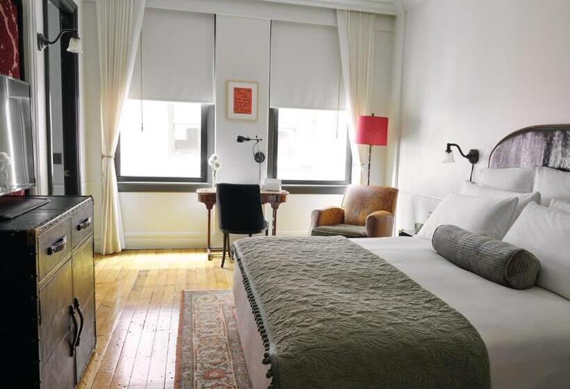 标准内部工作室, The Ned Nomad