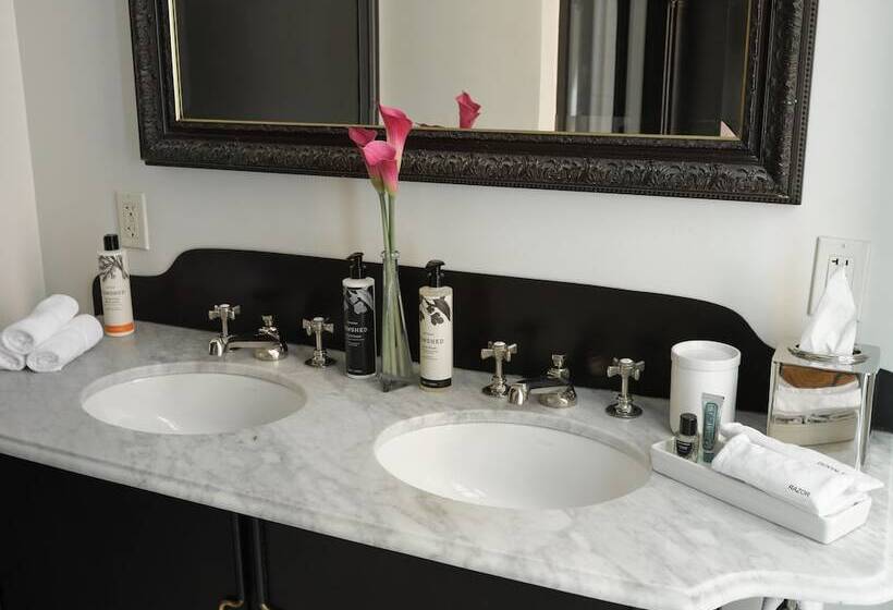 家庭间, The Ned Nomad